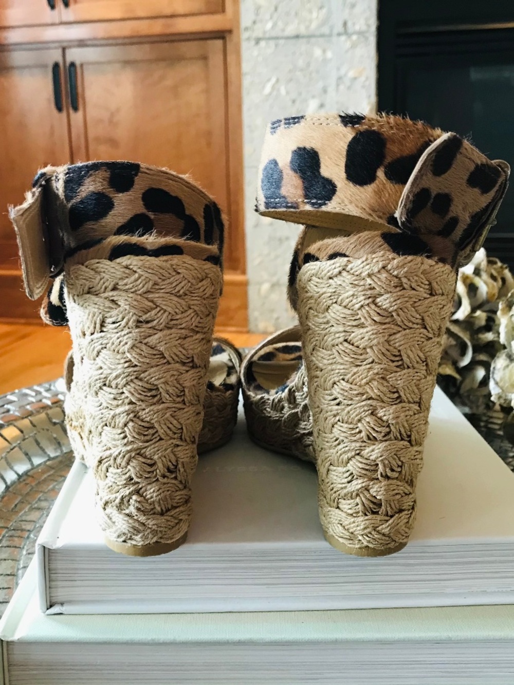 BOHO-CHIC STUART WEITZMAN CALF HAIR LEOPARD ESPADRILLE WEDGE STATEMENT SANDAL - Picture 10 of 14